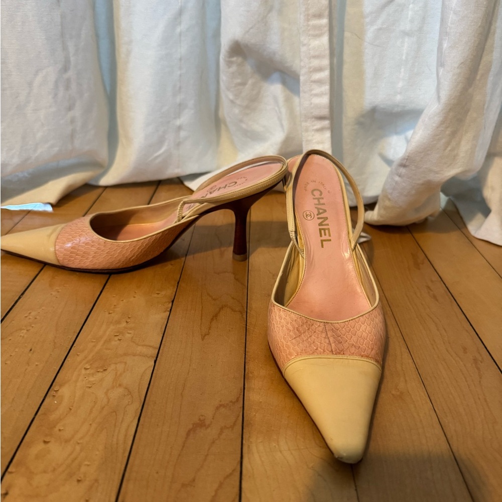 CHANEL Women's Pink and Cream Pointed Heels - Picture 2 of 6